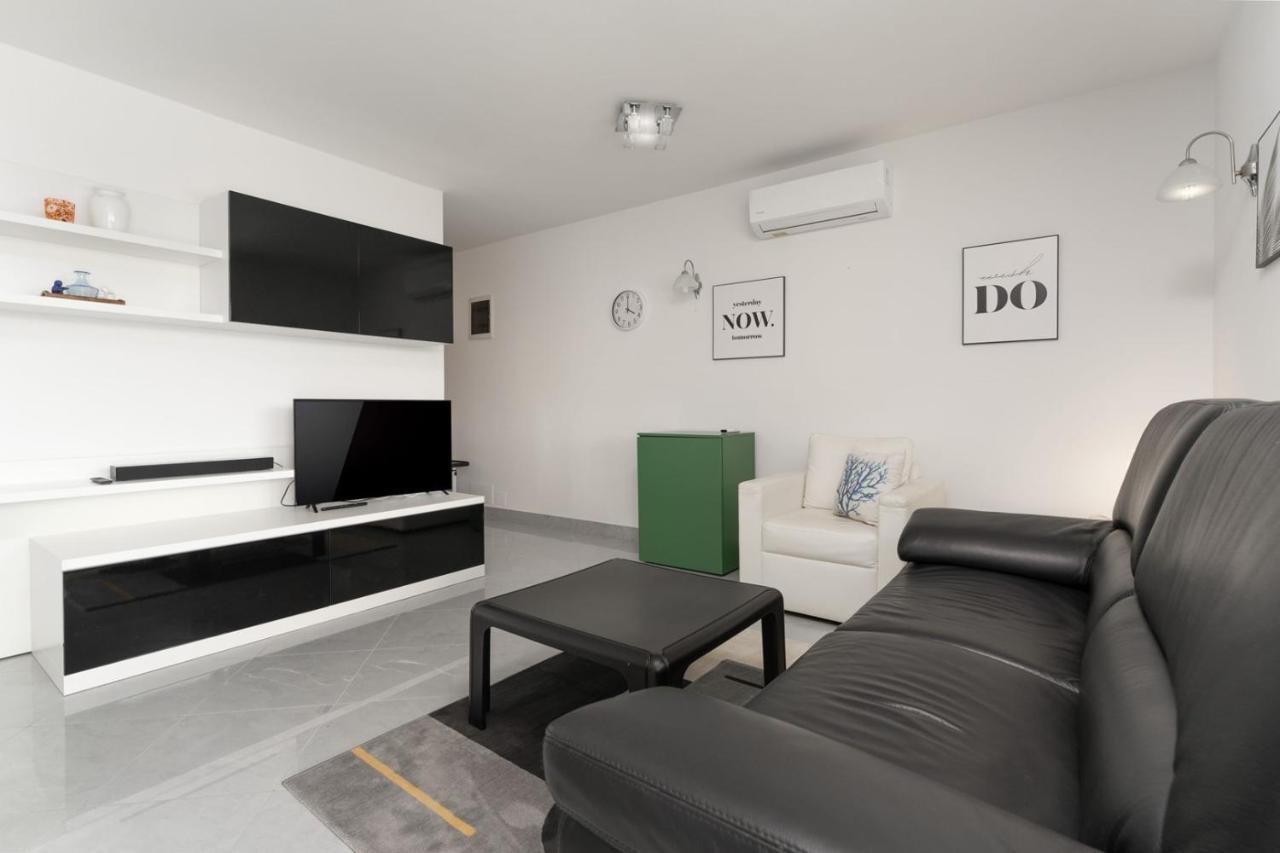 Apartment Sky By Seeadria Agency Novigrad  Bagian luar foto